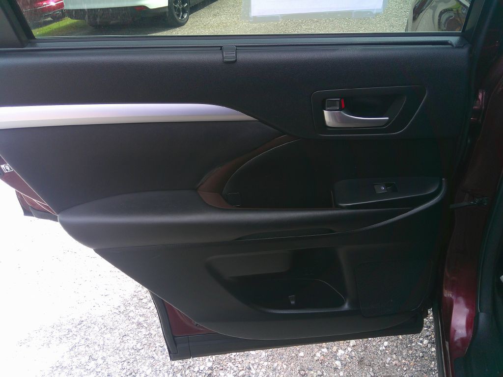 2016 Toyota Highlander Image 13