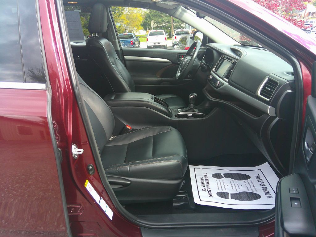 2016 Toyota Highlander Image 17