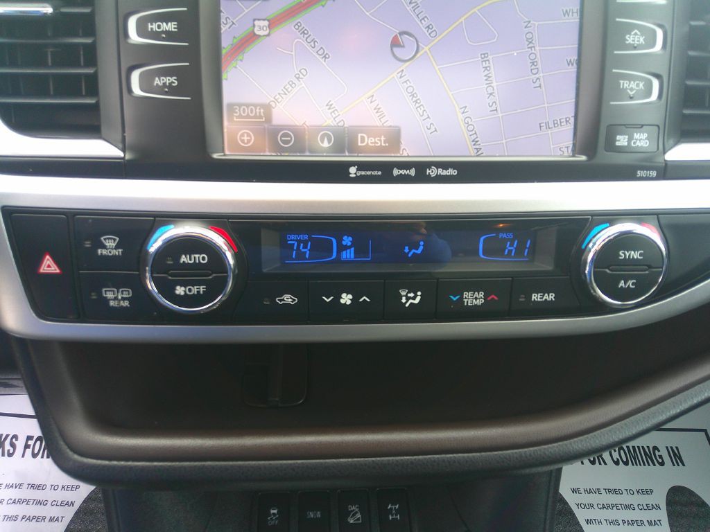 2016 Toyota Highlander Image 29