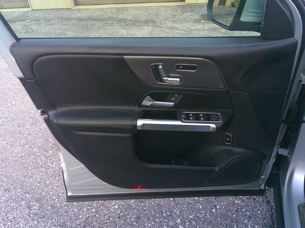 2021 Mercedes-Benz GLB Image 10