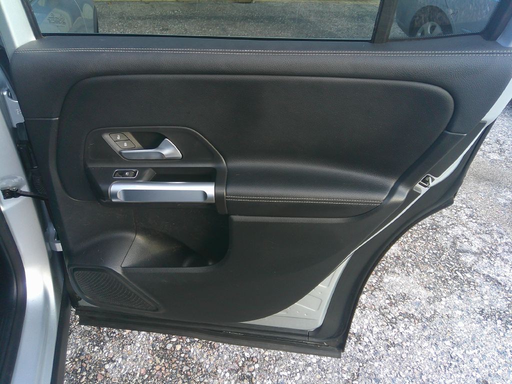 2021 Mercedes-Benz GLB Image 15