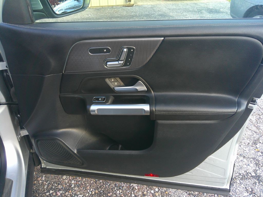 2021 Mercedes-Benz GLB Image 17