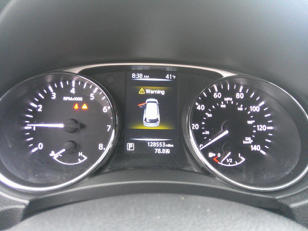 2015 Nissan Rogue Image 23