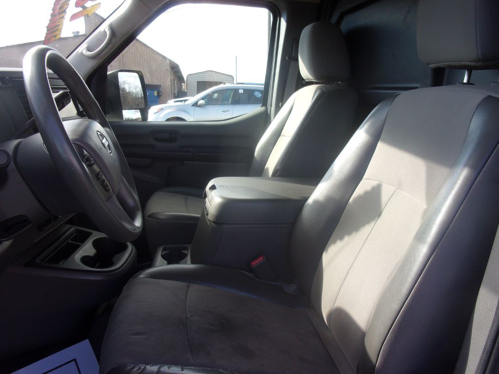 2018 Nissan NV Image 11