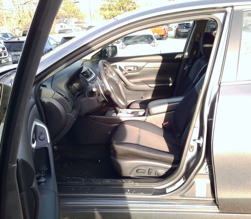 2017 Nissan Altima Image 9