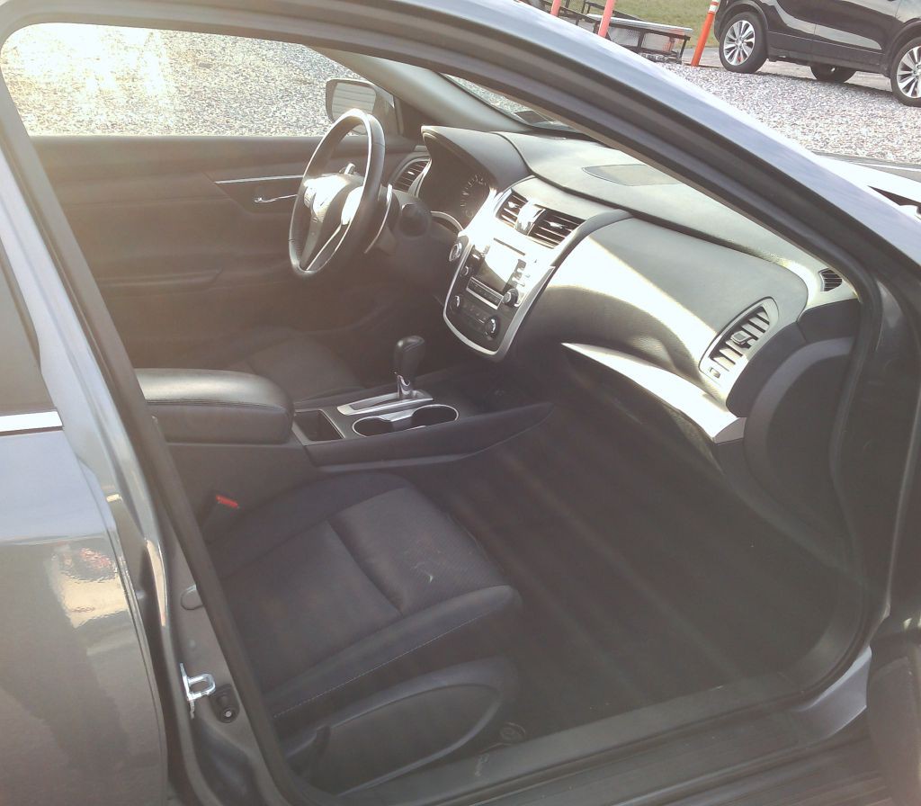 2017 Nissan Altima Image 16