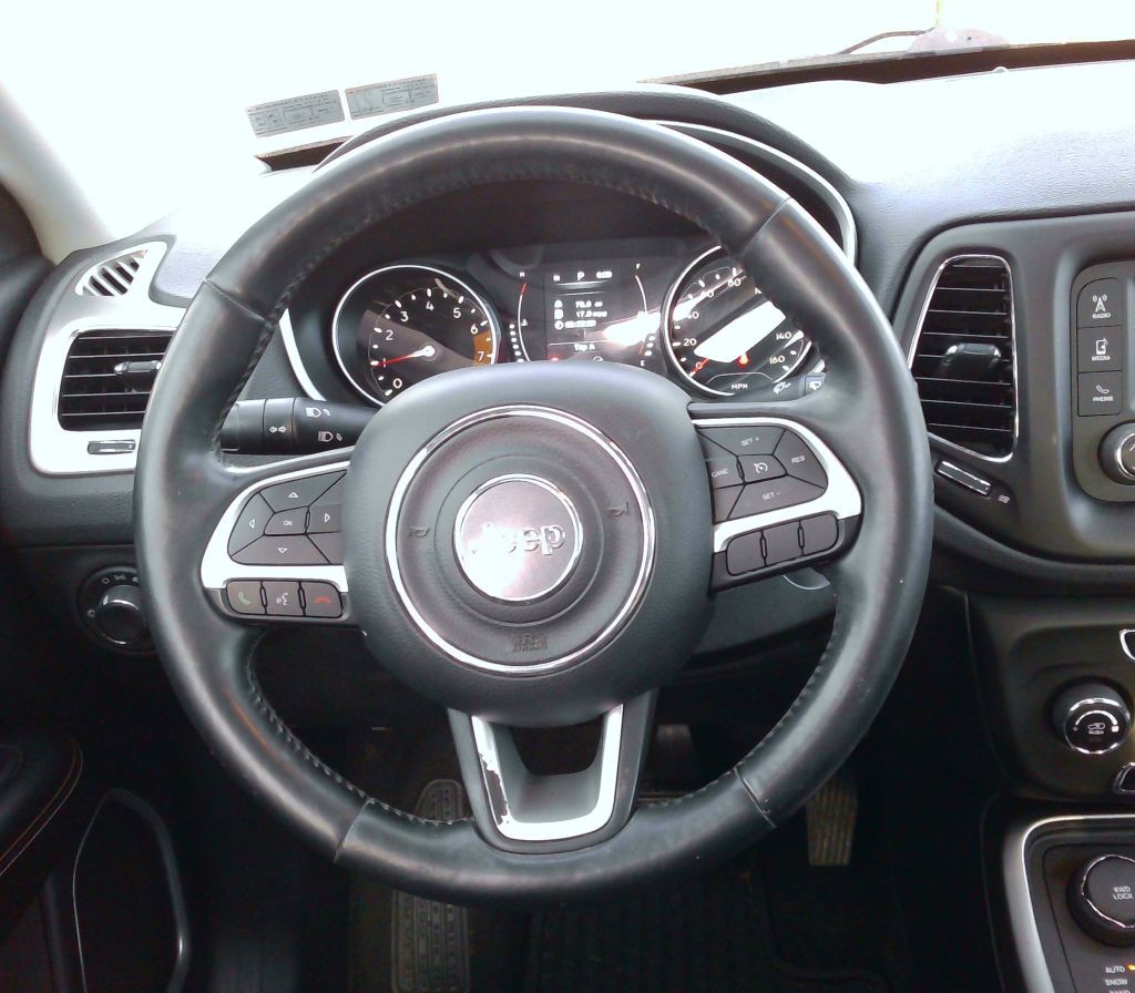 2018 Jeep Compass Image 18