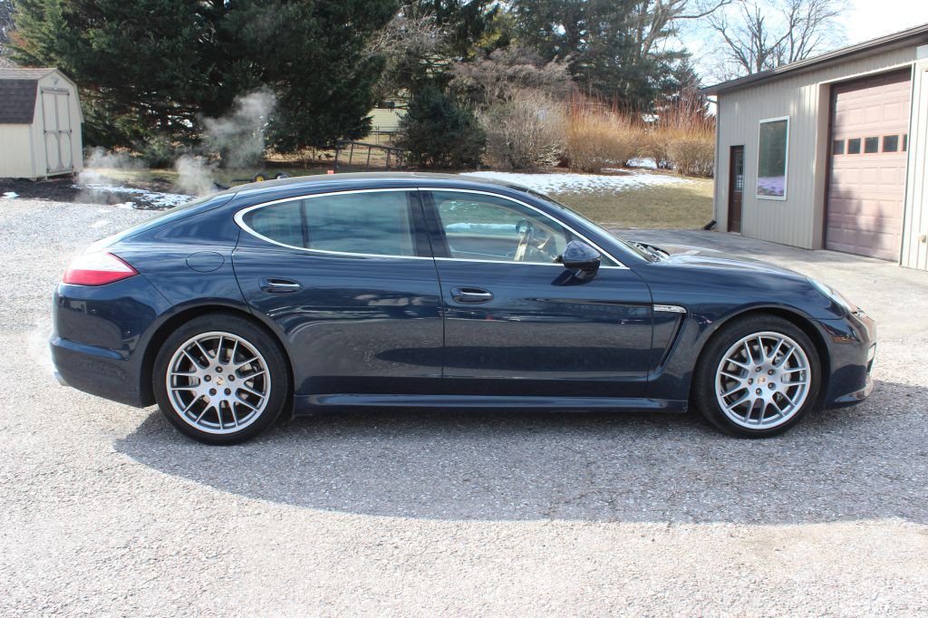2011 Porsche Panamera Image 4