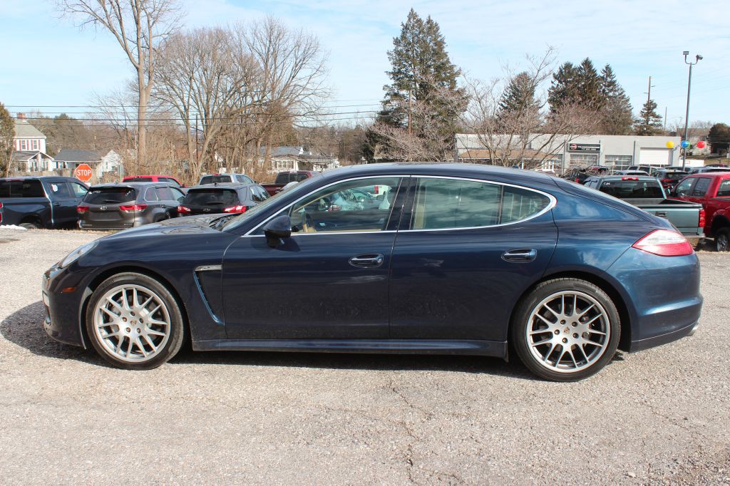 2011 Porsche Panamera Image 8