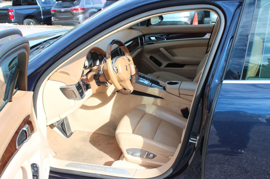 2011 Porsche Panamera Image 9