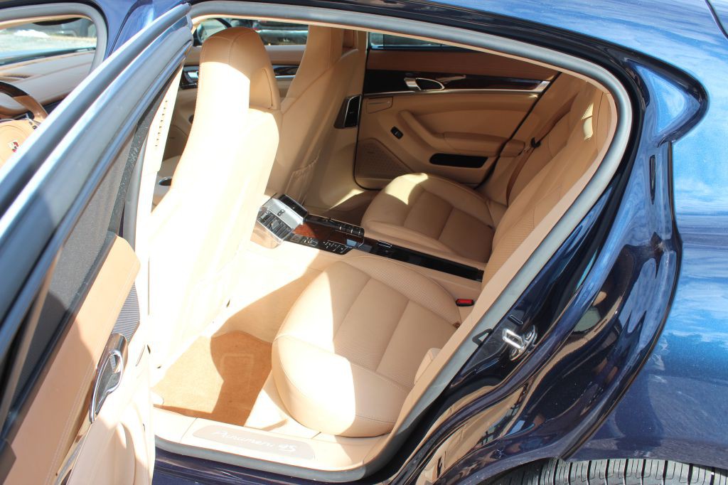 2011 Porsche Panamera Image 12