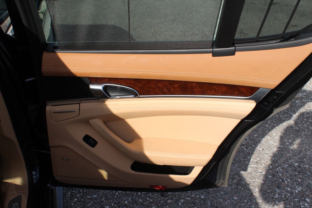 2011 Porsche Panamera Image 16
