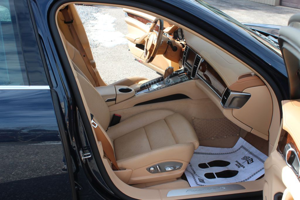 2011 Porsche Panamera Image 17