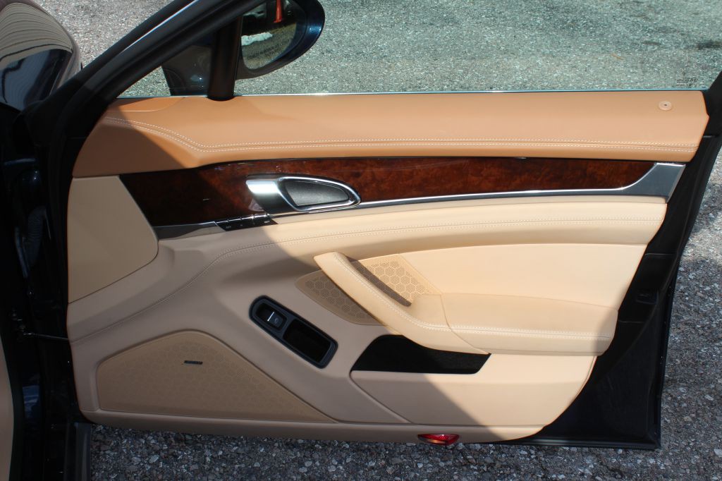 2011 Porsche Panamera Image 18