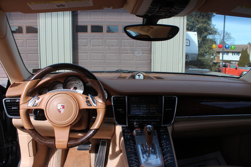 2011 Porsche Panamera Image 20