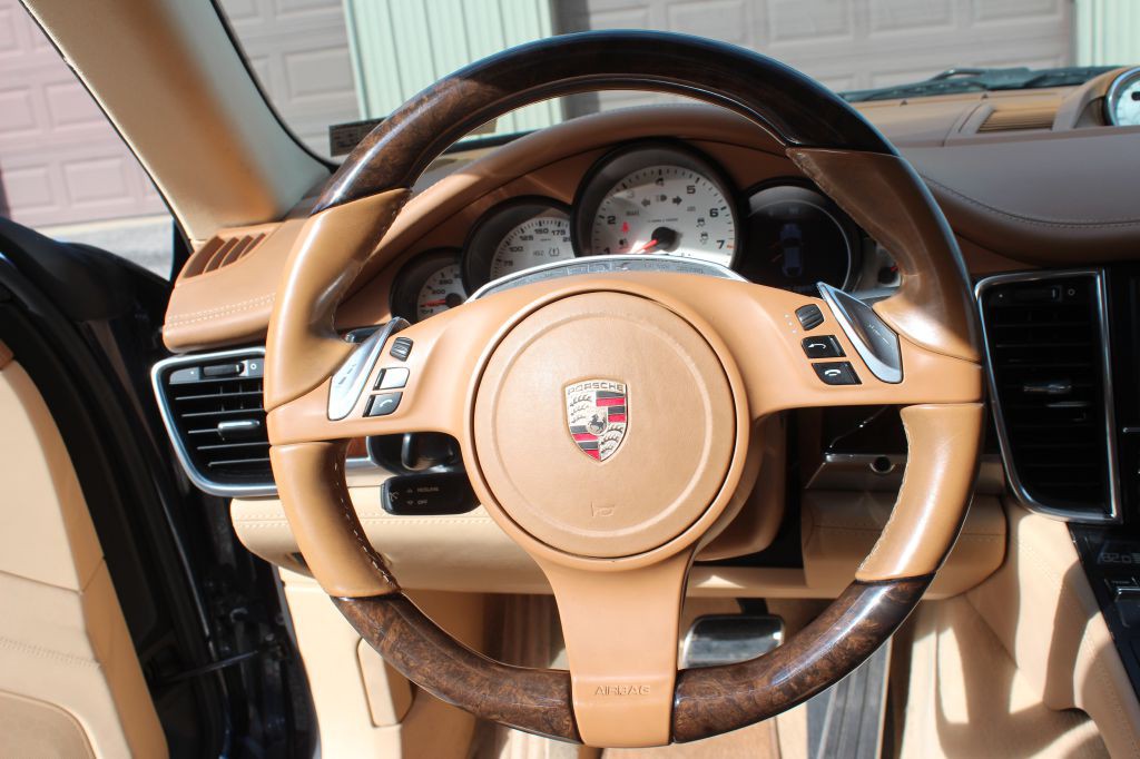 2011 Porsche Panamera Image 21