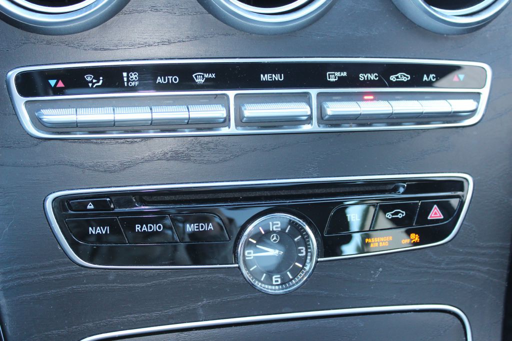 2016 Mercedes-Benz C-Class Image 24