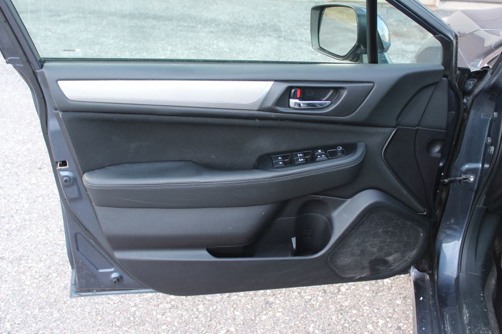 2017 Subaru Legacy Image 10