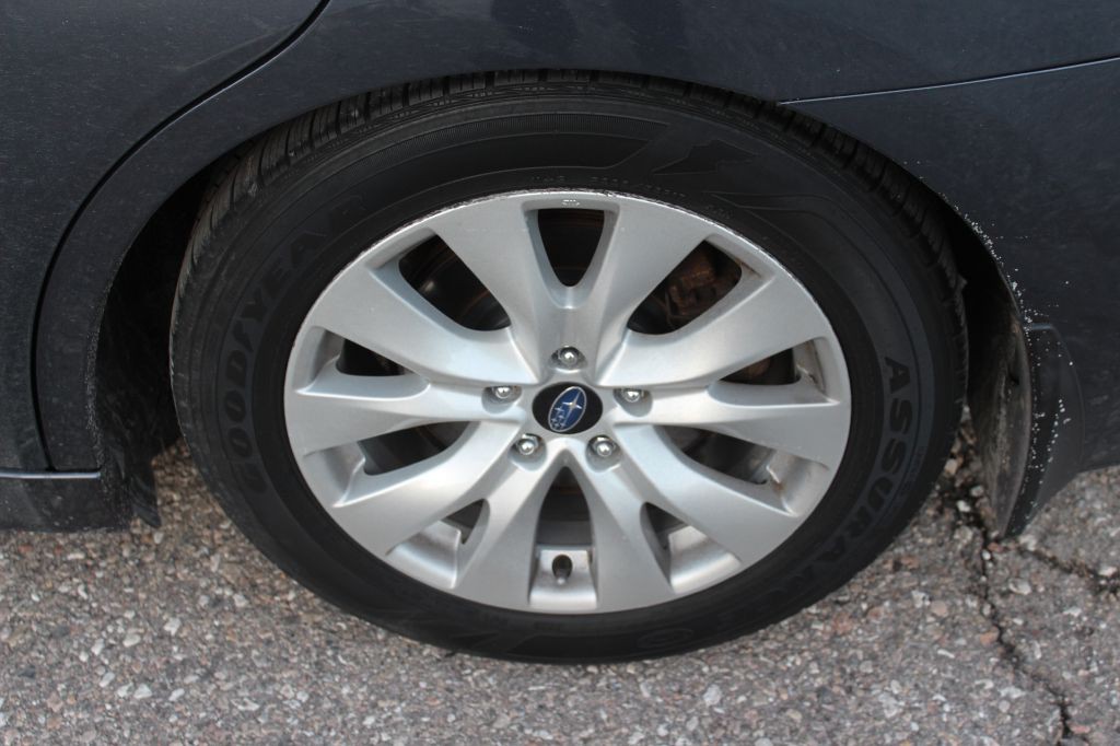 2017 Subaru Legacy Image 31