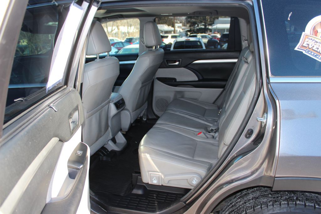 2018 Toyota Highlander Image 12