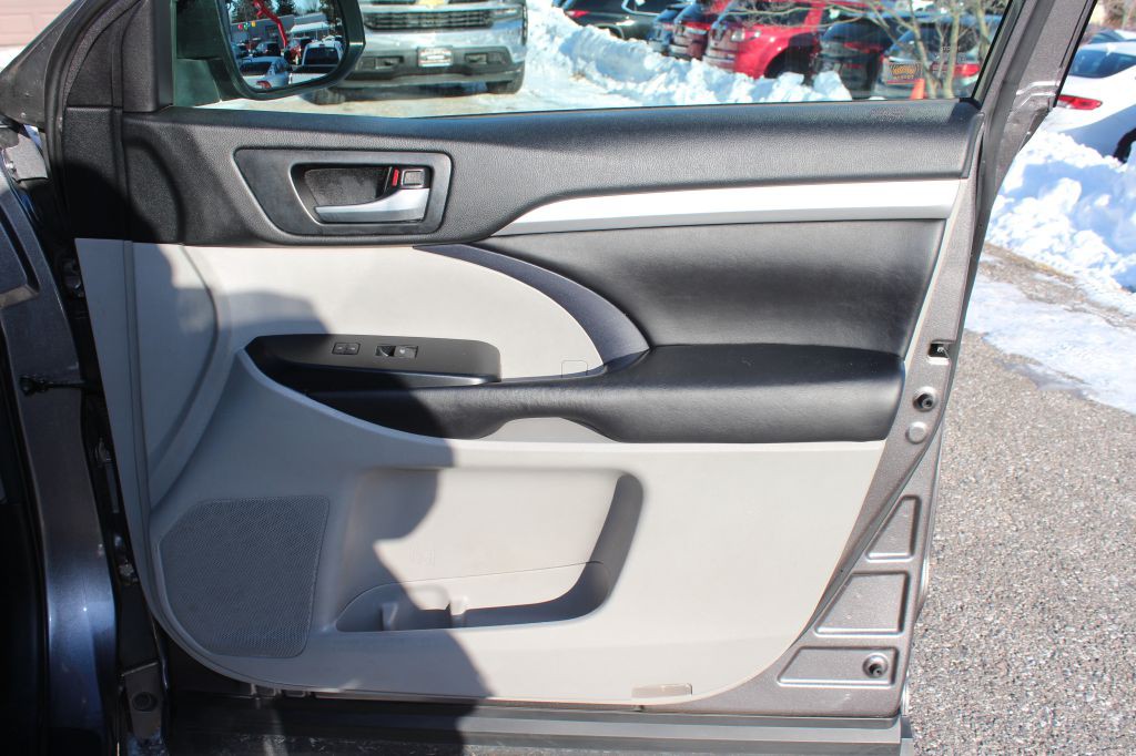 2018 Toyota Highlander Image 17