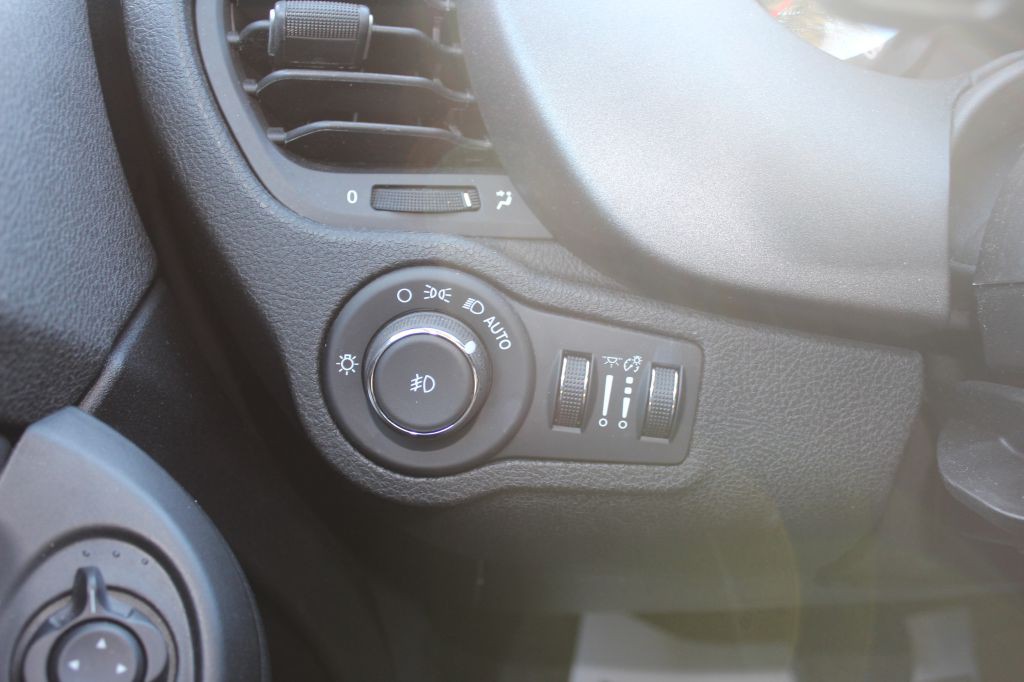 2018 FIAT 500 Image 19