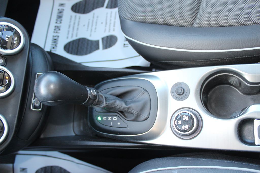 2018 FIAT 500 Image 23