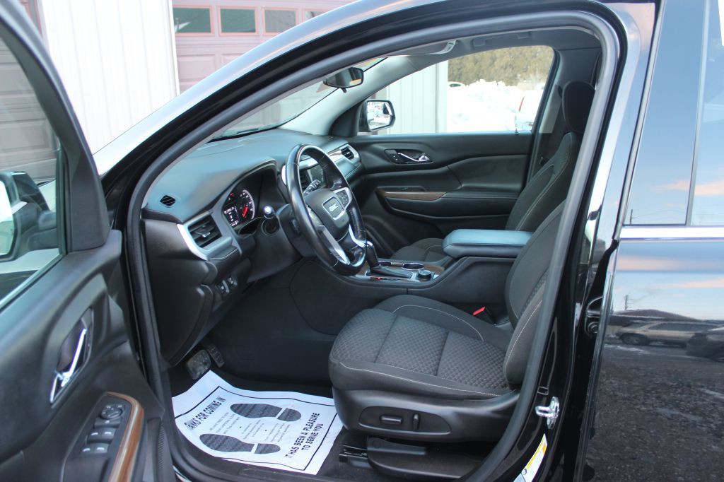 2017 GMC Acadia Image 9