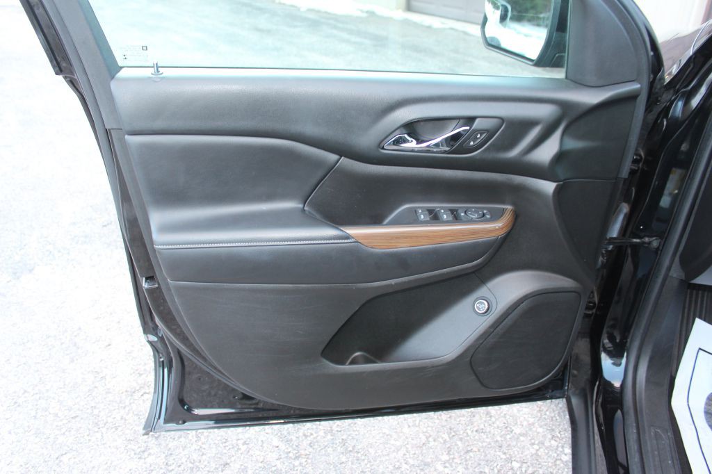 2017 GMC Acadia Image 10