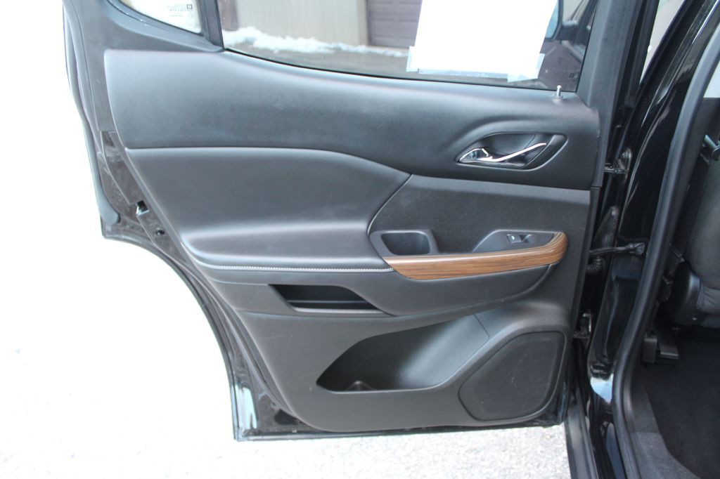 2017 GMC Acadia Image 13