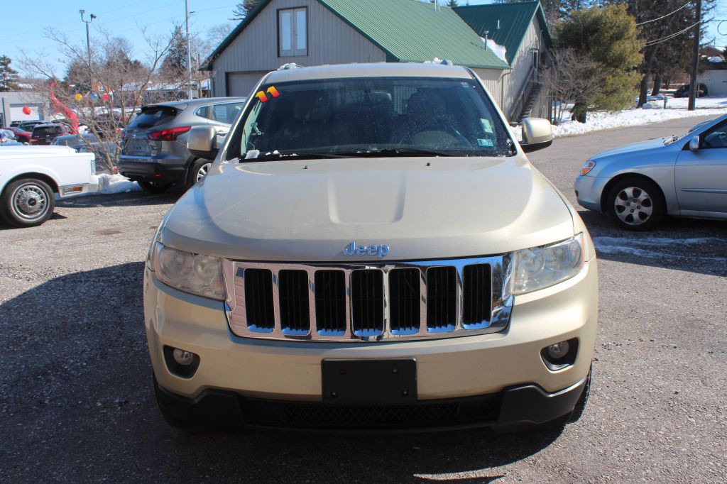 2011 Jeep Grand Cherokee Image 2