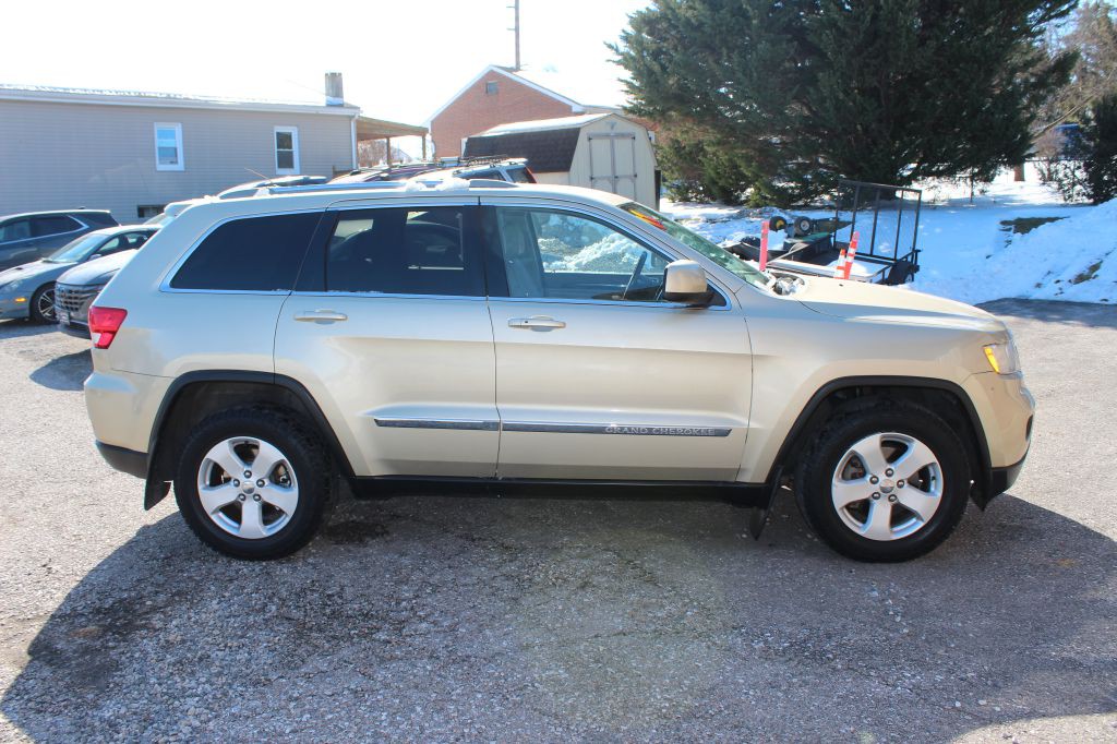 2011 Jeep Grand Cherokee Image 4