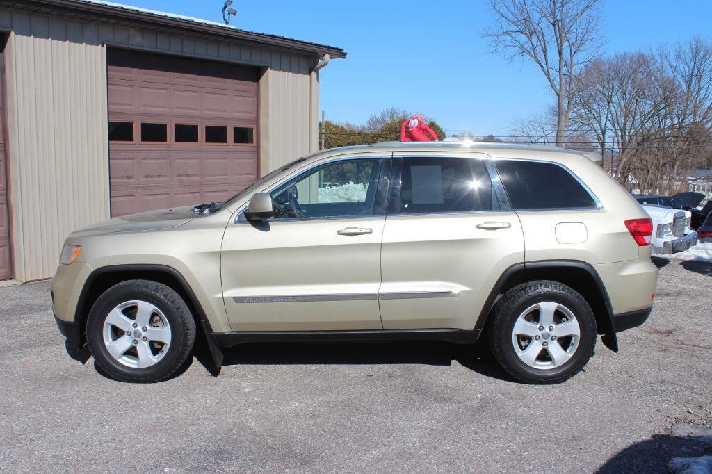 2011 Jeep Grand Cherokee Image 8