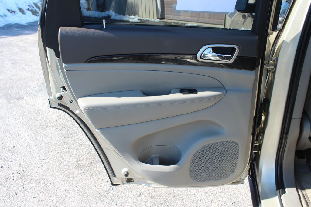 2011 Jeep Grand Cherokee Image 13