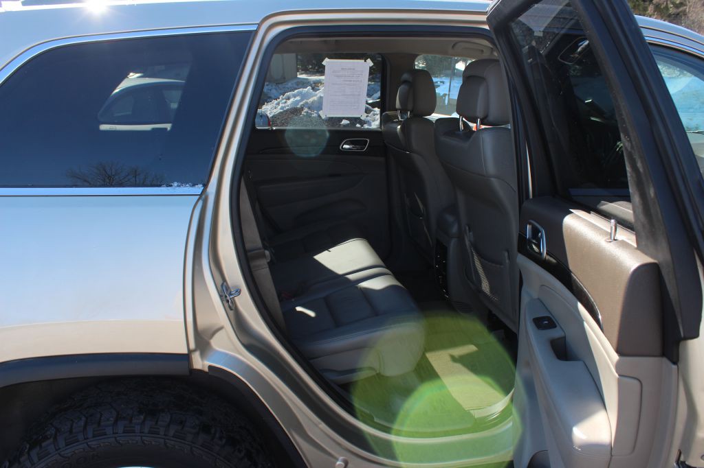 2011 Jeep Grand Cherokee Image 15