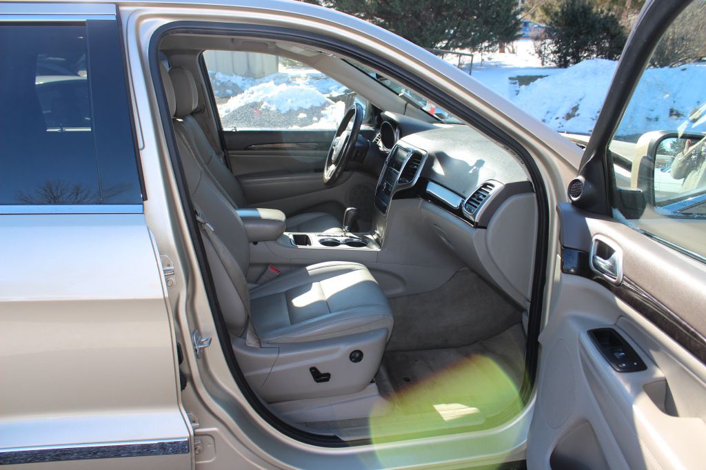 2011 Jeep Grand Cherokee Image 17