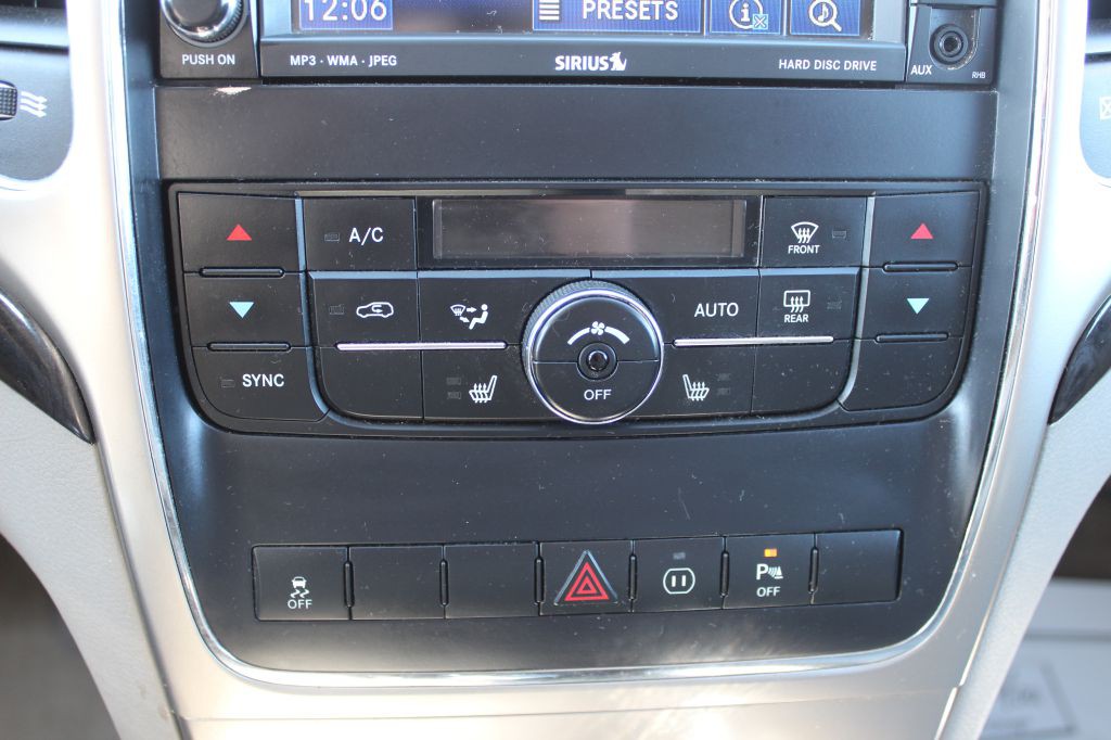 2011 Jeep Grand Cherokee Image 24