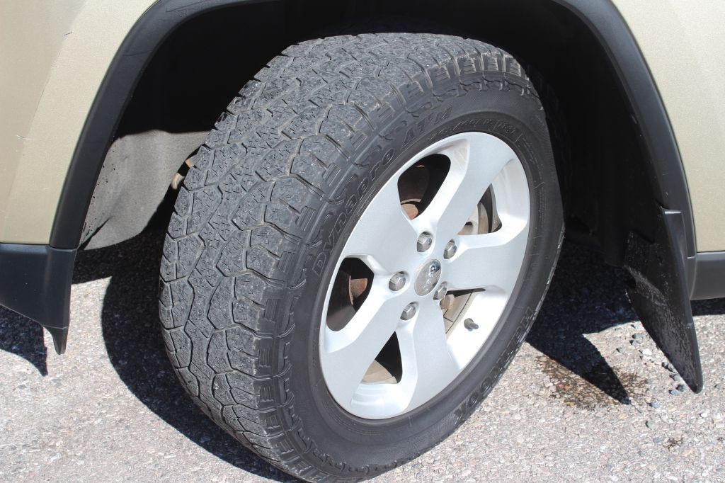 2011 Jeep Grand Cherokee Image 28