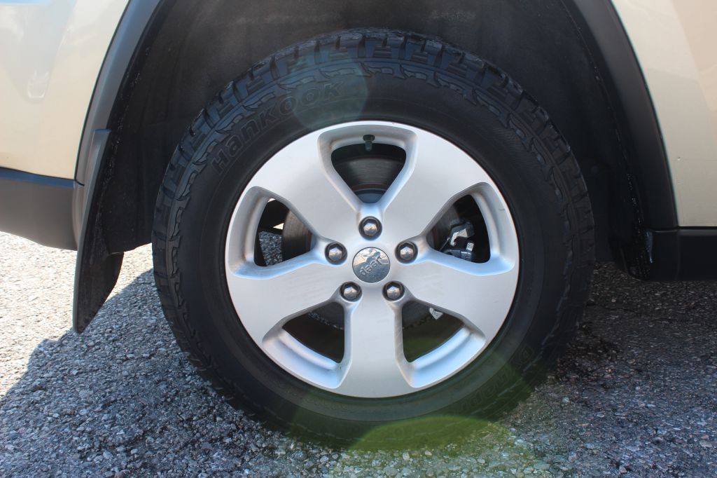 2011 Jeep Grand Cherokee Image 30