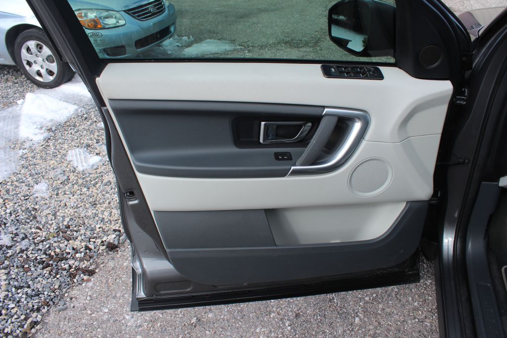 2017 Land Rover Discovery Sport Image 10