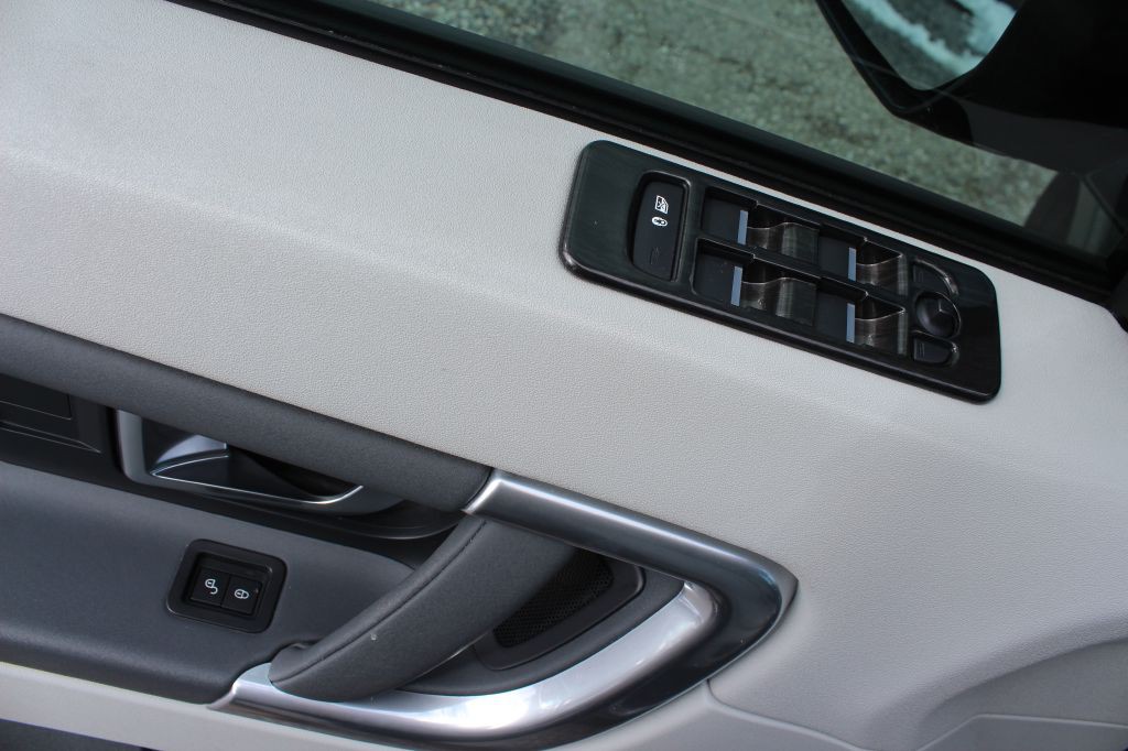 2017 Land Rover Discovery Sport Image 11