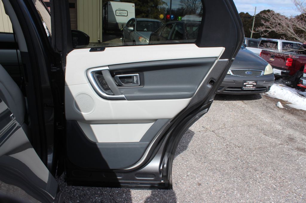 2017 Land Rover Discovery Sport Image 16