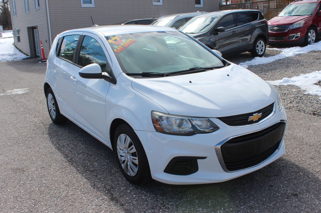 2017 Chevrolet Sonic Image 3