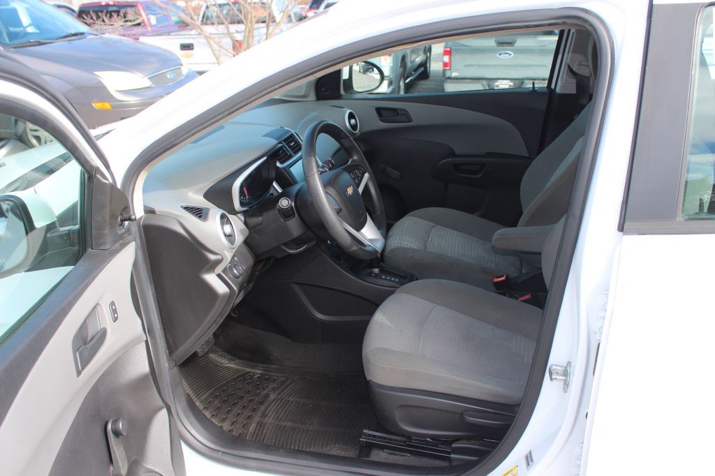 2017 Chevrolet Sonic Image 6