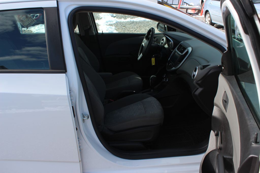 2017 Chevrolet Sonic Image 12