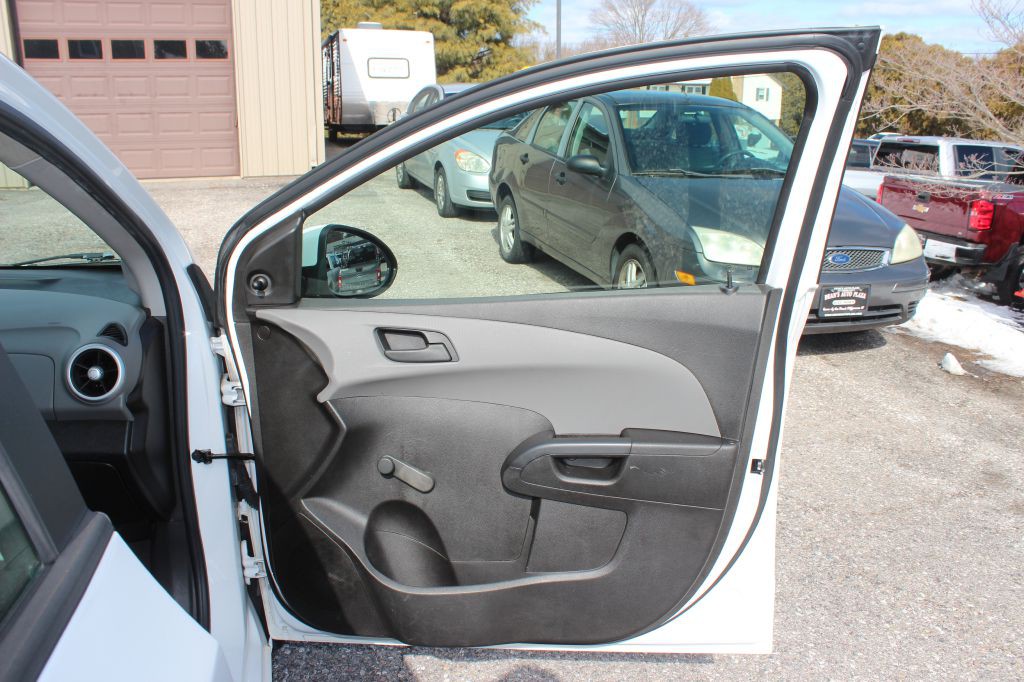 2017 Chevrolet Sonic Image 13