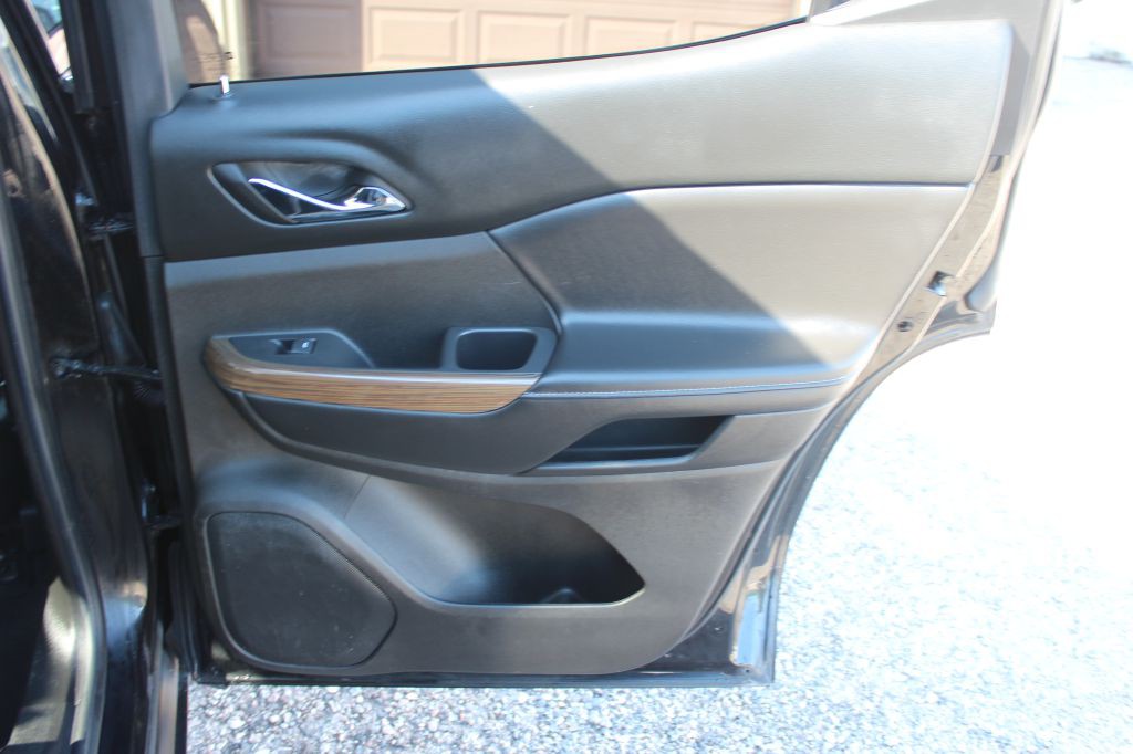 2018 GMC Acadia Image 16