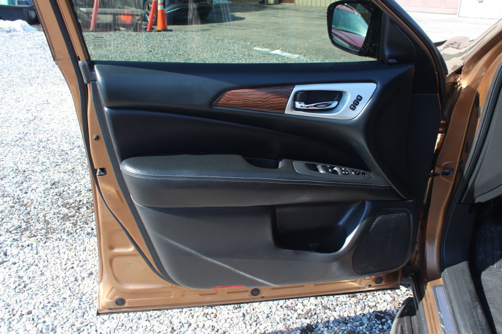 2017 Nissan Pathfinder Image 10