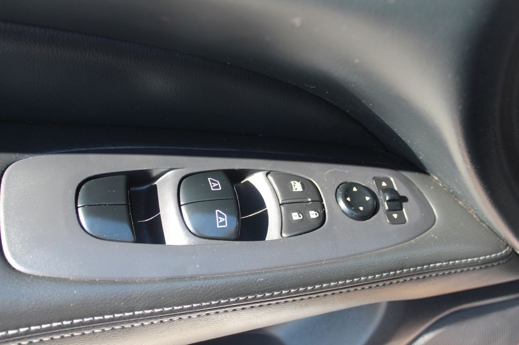 2017 Nissan Pathfinder Image 11