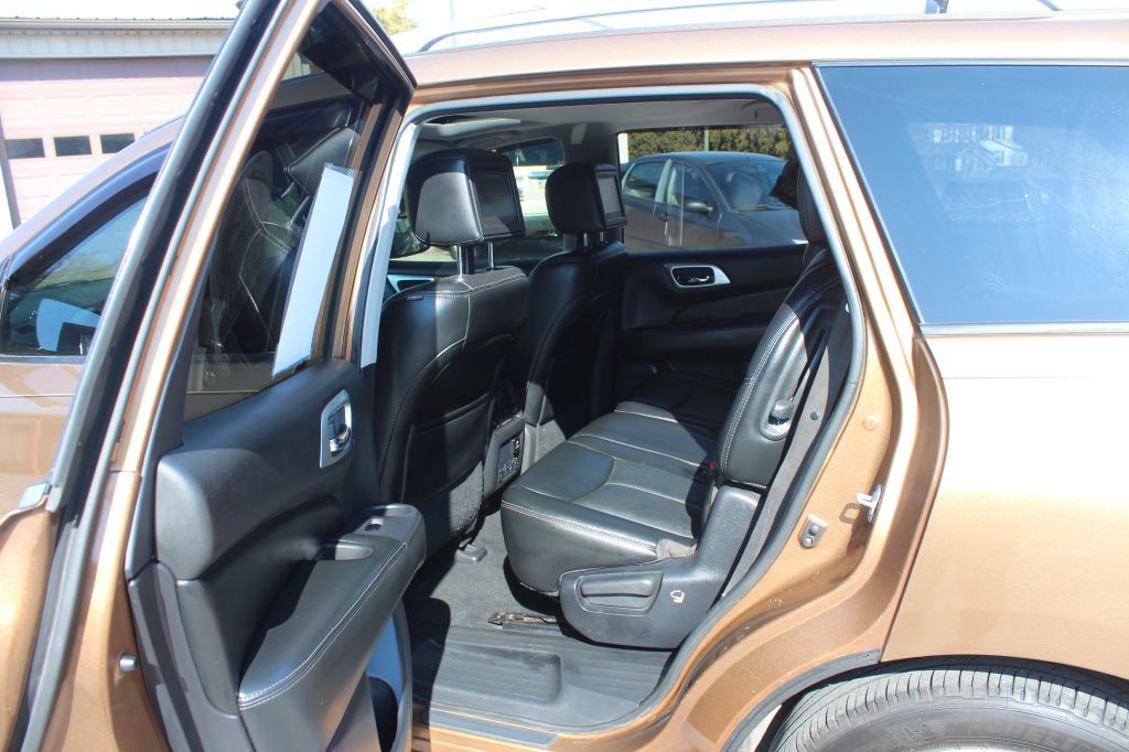 2017 Nissan Pathfinder Image 12